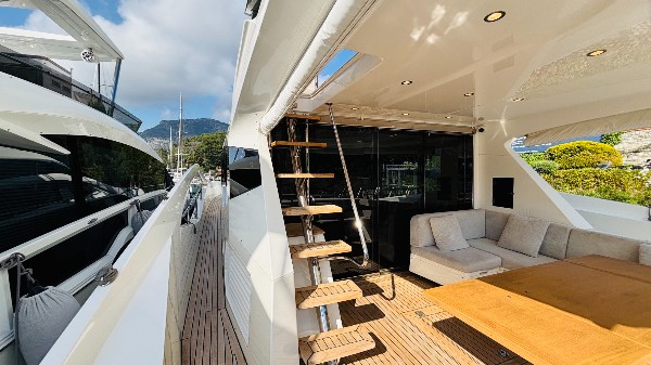 2017 NUMARINE 62 FLY
