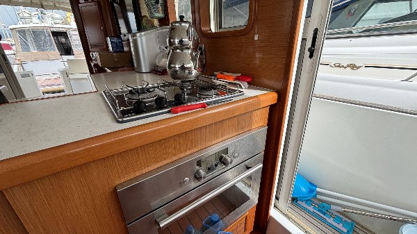 2009 BENETEAU SWIFT TRAWLER 42
