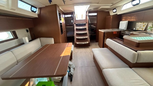 2022 BENETEAU OCEANIS 51.1