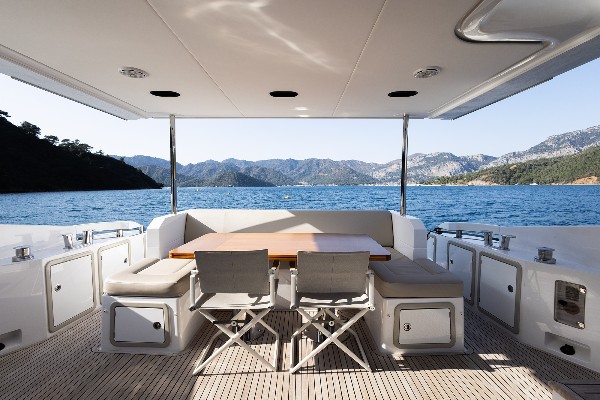 2020 AZIMUT 66 FLY