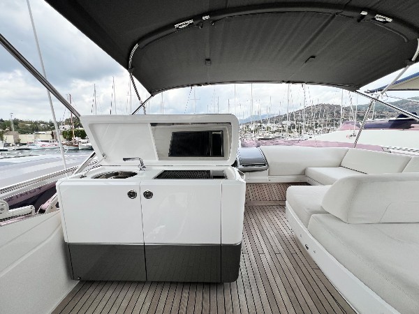 2021 PRINCESS F55