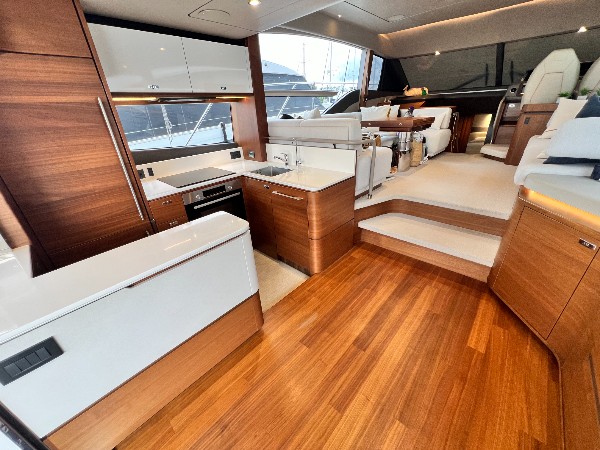 2021 PRINCESS F55