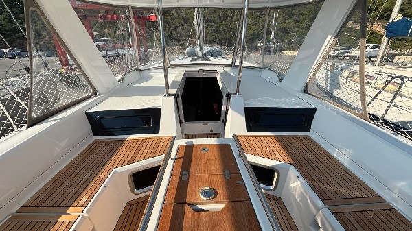 2022 BENETEAU OCEANIS 51.1