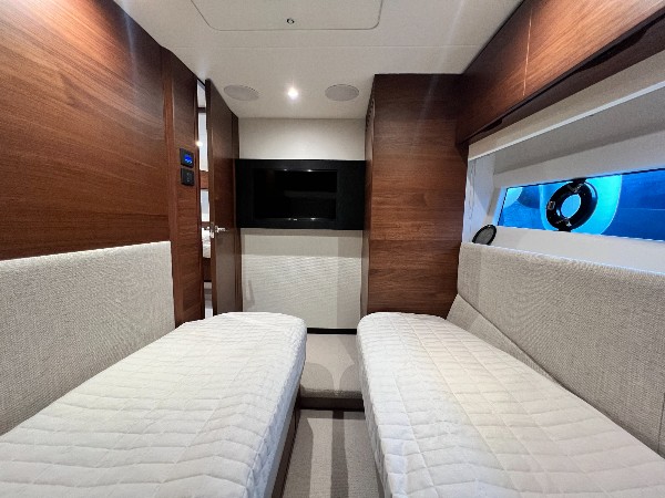 2021 PRINCESS F55