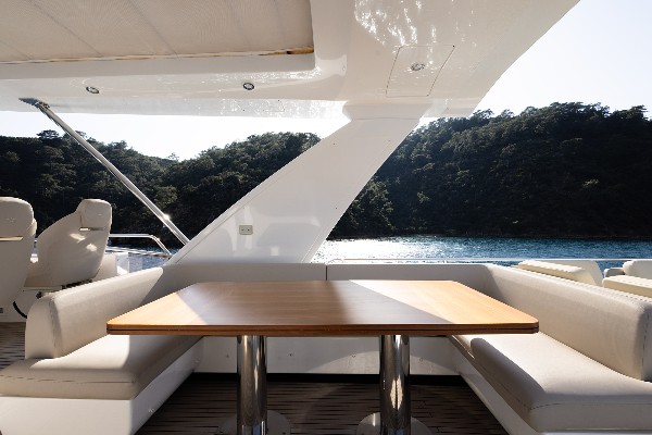 2020 AZIMUT 66 FLY