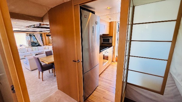 2009 PRINCESS 85