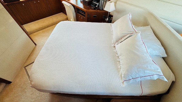 2010 SUNSEEKER MANHATTAN 70