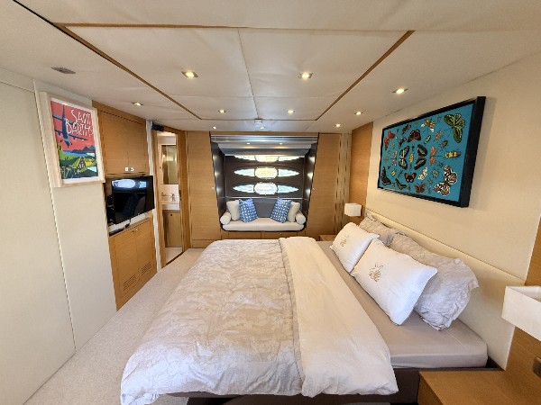 2010 NUMARINE 78 FLY