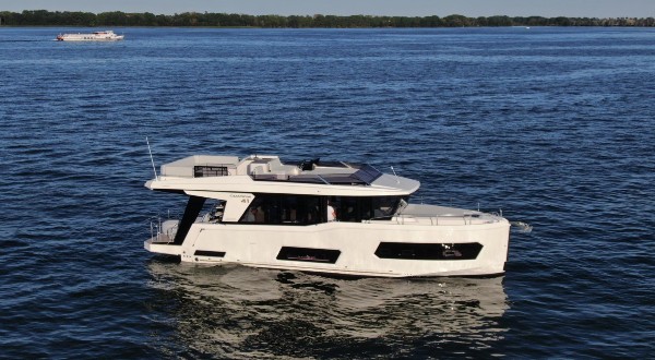 2026 COBRA YACHTS CAMPIONE 41 FLY
