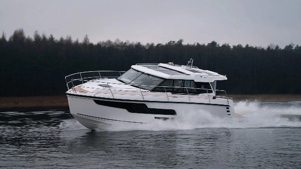 AQUADOR BOATS 400 HT