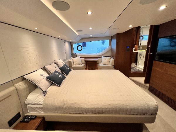 2021 PRINCESS F55