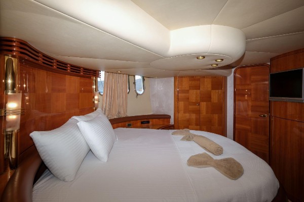 2004/2022 AZIMUT FLY 55 17.5 M