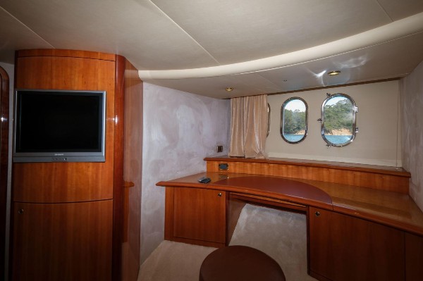 2004/2022 AZIMUT FLY 55 17.5 M