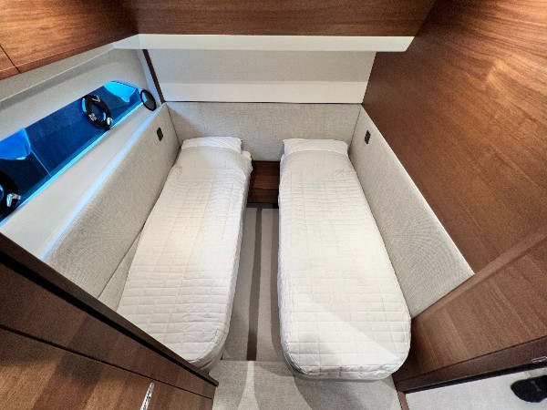 2021 PRINCESS F55