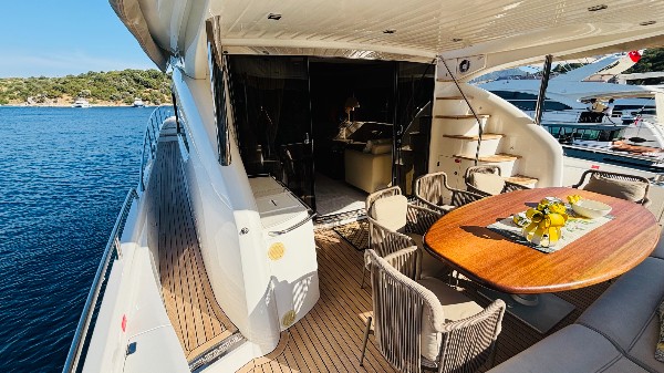 2010 SUNSEEKER MANHATTAN 70