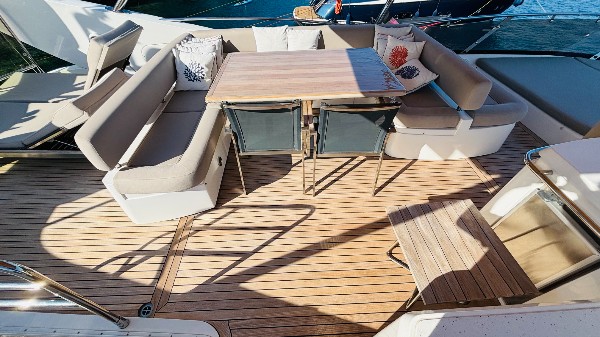 2010 SUNSEEKER MANHATTAN 70