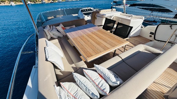 2010 SUNSEEKER MANHATTAN 70