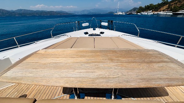 2009 PRINCESS 85