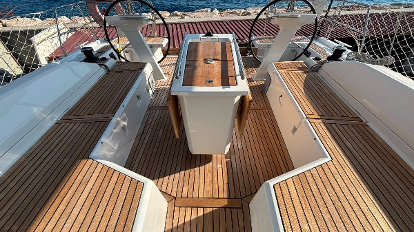 2022 BENETEAU OCEANIS 51.1