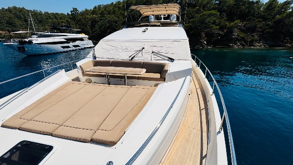 2009 PRINCESS 85