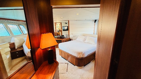 2010 SUNSEEKER MANHATTAN 70