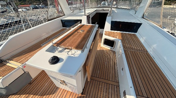 2022 BENETEAU OCEANIS 51.1