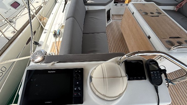 2017 JEANNEAU 51