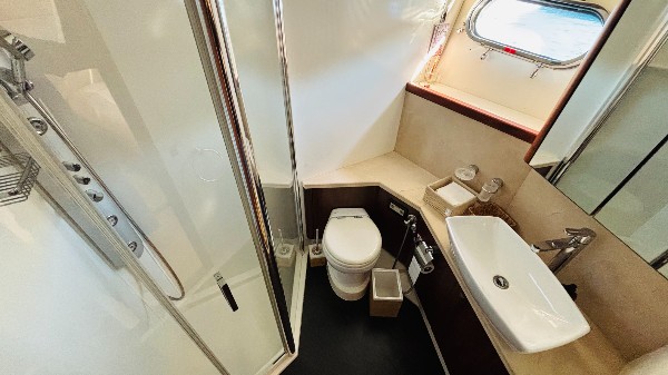 2010 SUNSEEKER MANHATTAN 70