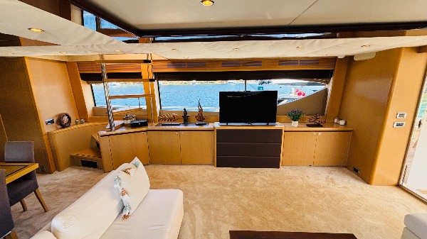2009 PRINCESS 85
