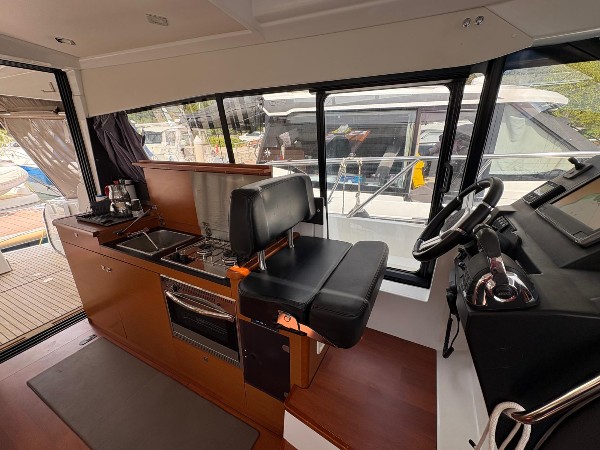 2017 JEANNEAU NC 11