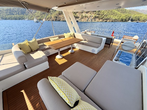 2010 NUMARINE 78 FLY