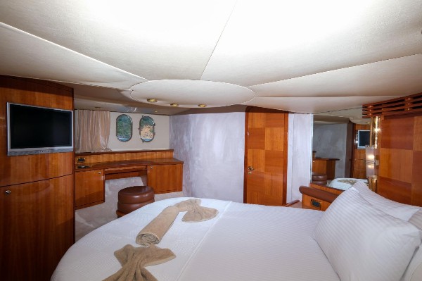 2004/2022 AZIMUT FLY 55 17.5 M