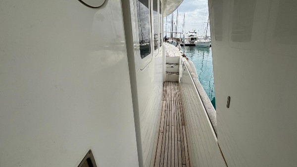 2009 BENETEAU SWIFT TRAWLER 42
