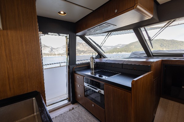 2021 AZIMUT MAGELLANO 66