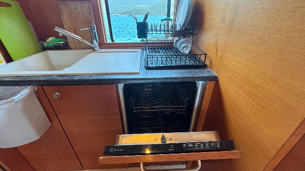 2014 CUSTOM STEEL TRAWLER 21M