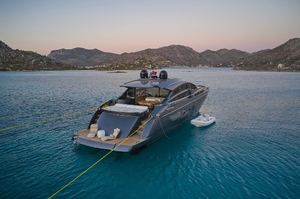 2012 PERSHING 72