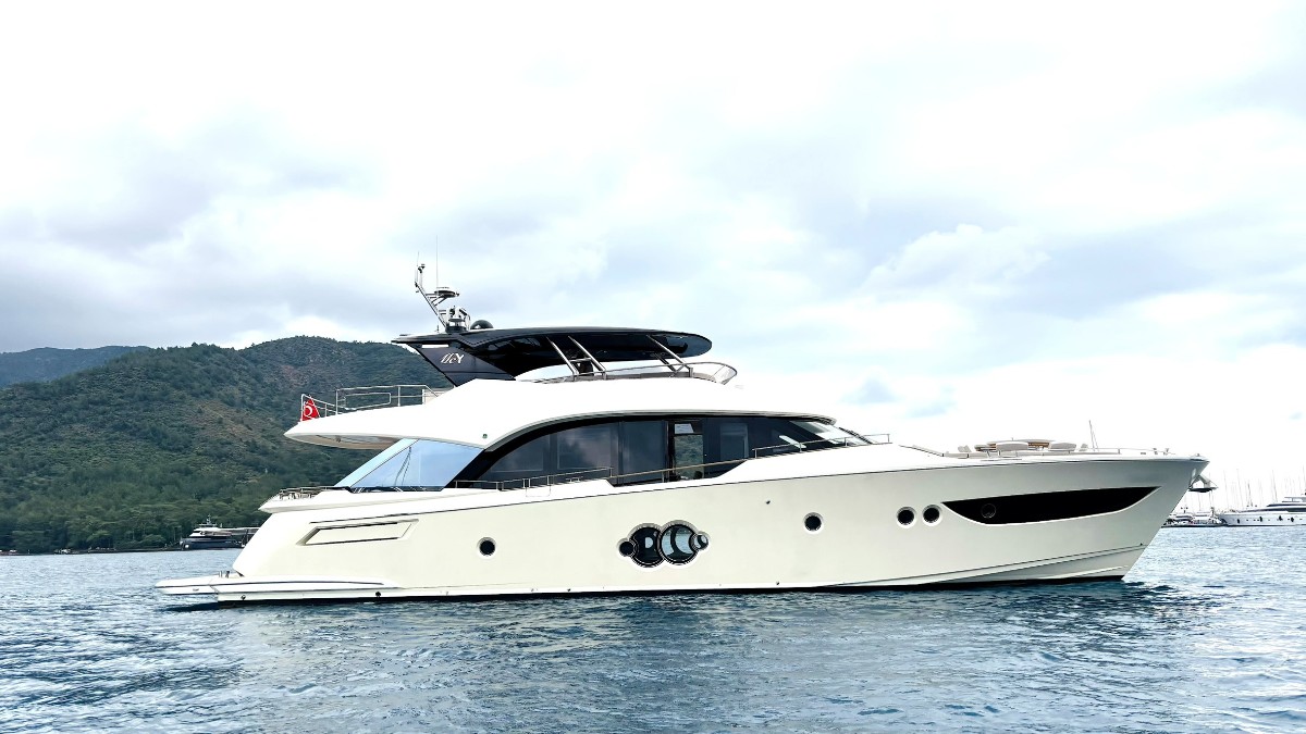 2020 MONTE CARLO YACHTS 80 - 24,62m tekne