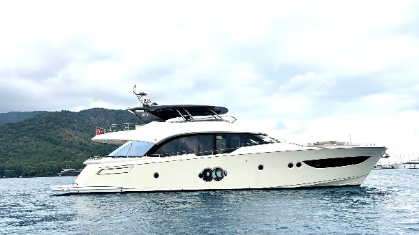 2020 MONTE CARLO YACHTS 80