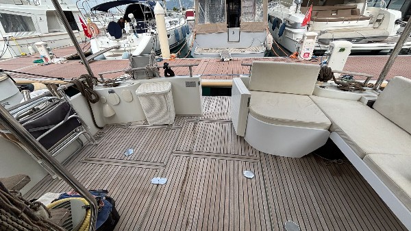 2009 BENETEAU SWIFT TRAWLER 42