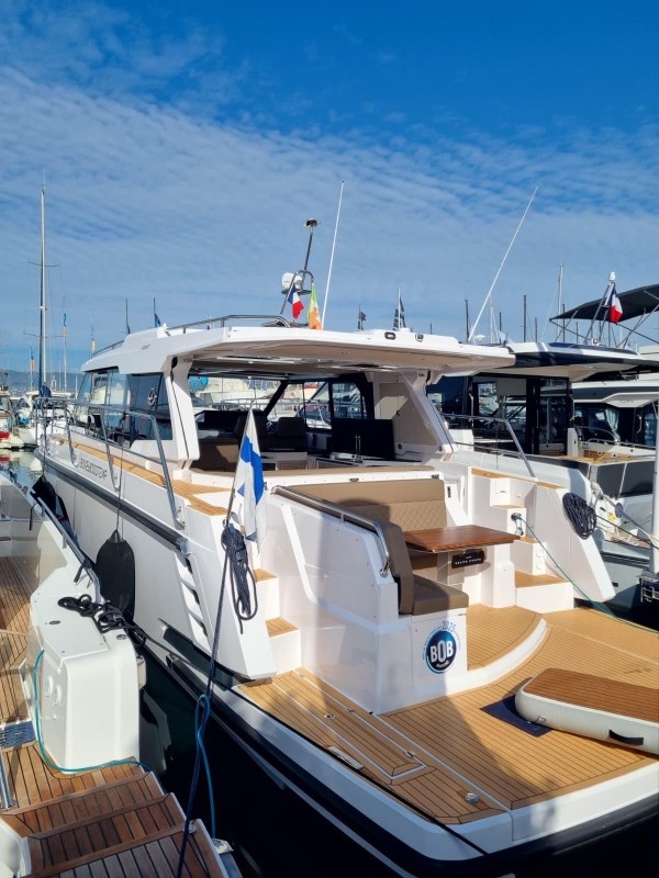 AQUADOR BOATS 400 HT