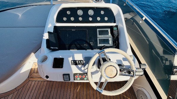 2010 SUNSEEKER MANHATTAN 70