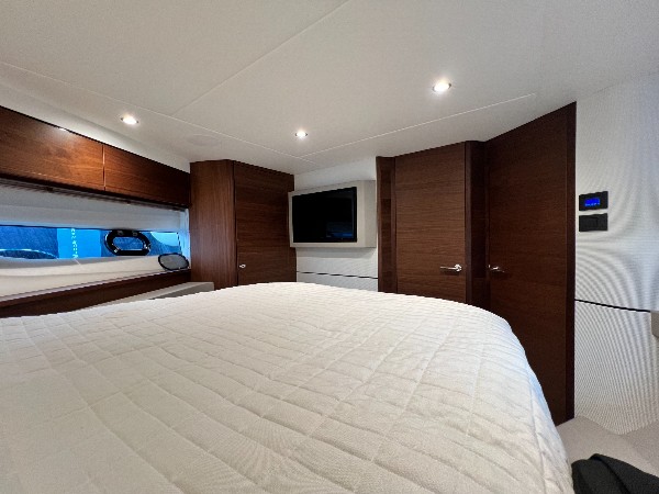 2021 PRINCESS F55