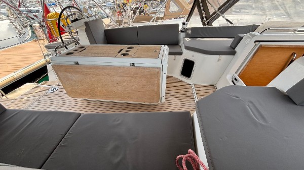 2017 JEANNEAU 51