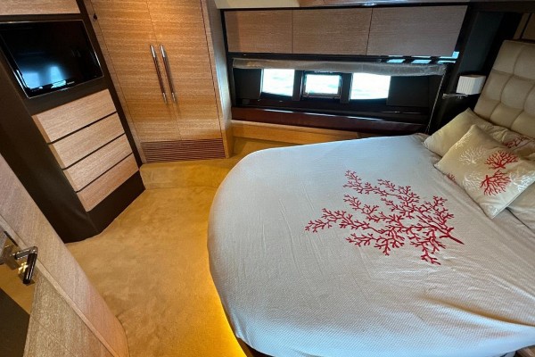 2010 AZIMUT 70