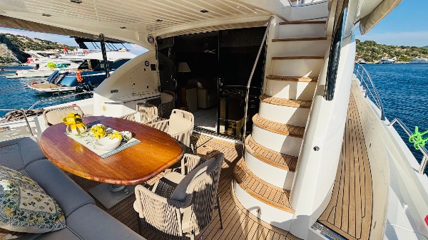 2010 SUNSEEKER MANHATTAN 70