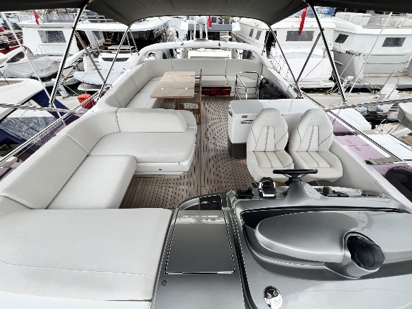 2021 PRINCESS F55