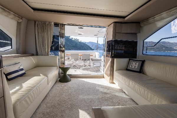 2020 AZIMUT 66 FLY