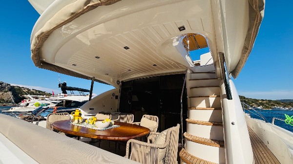 2010 SUNSEEKER MANHATTAN 70