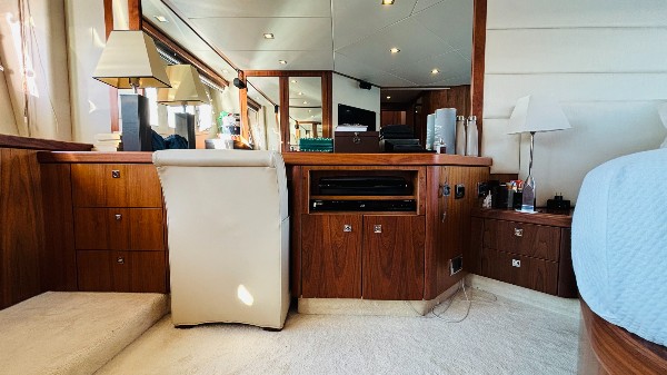2010 SUNSEEKER MANHATTAN 70