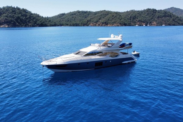 2010 AZIMUT 70